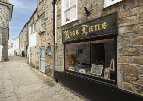 Fond Memories Cottage has been sympathetically updated & tastefully furnished to create a really special find in one of the most sought-after parts of St Ives
