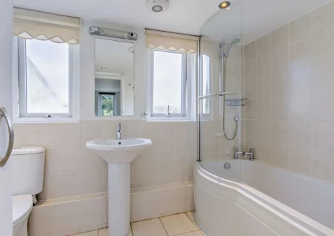 The bathroom at Ford Mill Dairy, Ashmansworthy