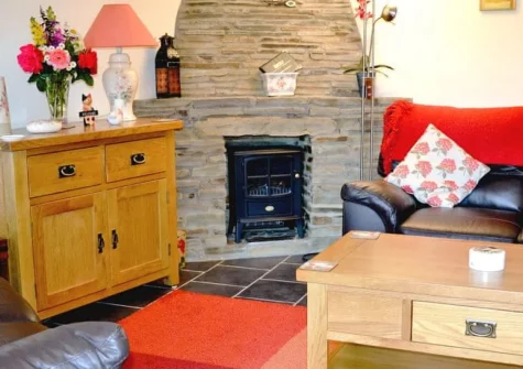 Fordbrook Cottage, Brixton is a delightful two-bedroom countryside retreat in the rolling South Hams, featuring a sunny decked balcony, cosy woodburner, and easy access to stunning Devon beaches, dramatic Dartmoor walks, and historic Plymouth.