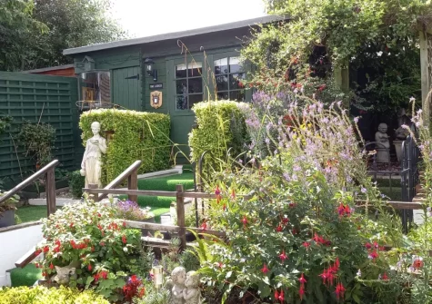 The attractive rear garden & summer house at Forget-me-not Bungalow, Seaton