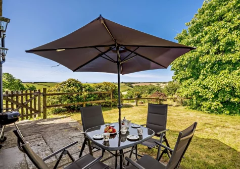 The patio, barbecue, alfresco dining area & enclosed lawned garden at Four Seasons, Crumplehorn