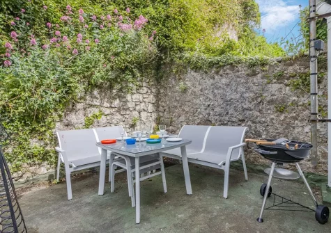 The courtyard patio, alfresco dining & barbecue area at Fourteen Captains Cottage, Brixham