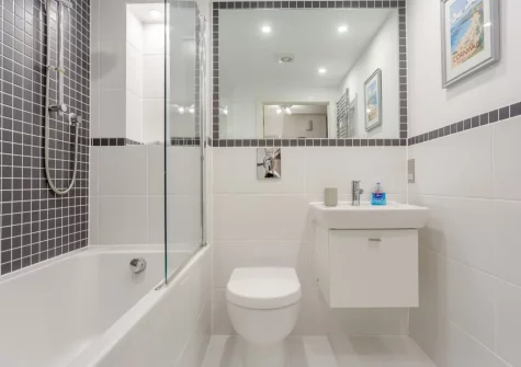 The bathroom at Fowey Landing, Fowey