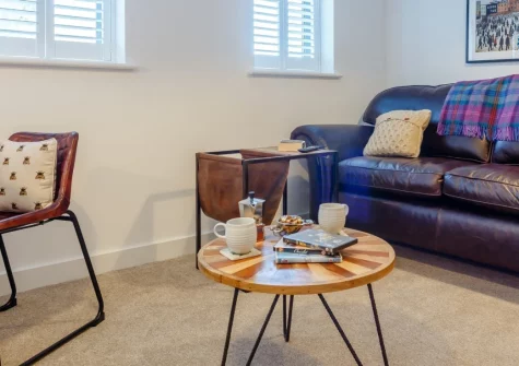 Fowey Landing, Fowey is a charming one-bedroom apartment in the heart of this historic harbour town, featuring modern comforts, open-plan living, and the quayside, coastal path, and excellent restaurants just steps from your door.