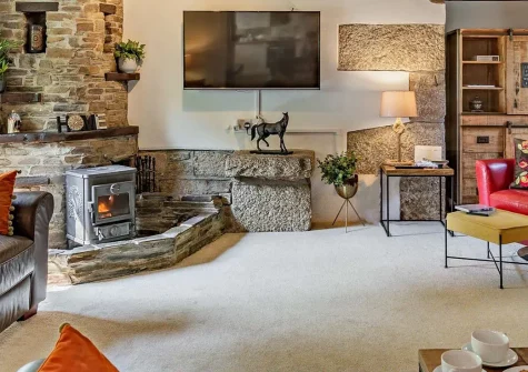 Foxes At Langoose, Lanhydrock is a characterful stone cottage featuring private hot tub, enclosed garden, and cosy wood burner. Perfectly positioned near historic Lanhydrock House and countryside walks for unforgettable family adventures.