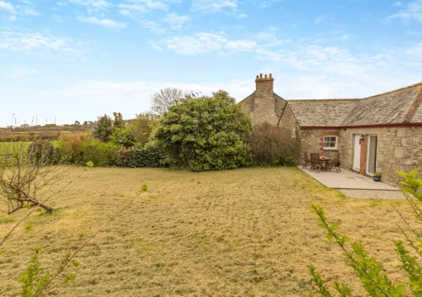 The large lawned enclosed garden at Foxglove Cottage at Gadles Farm, Laity Moor