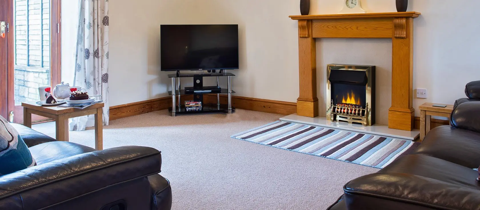 Foxgloves, Higher Trenower Farm, Newtown-in-St-Martin is a charming barn conversion on a working farm with private hot tub, secure garden and games barn. Perfectly positioned to explore the magical Lizard Peninsula with its coves, beaches & villages.