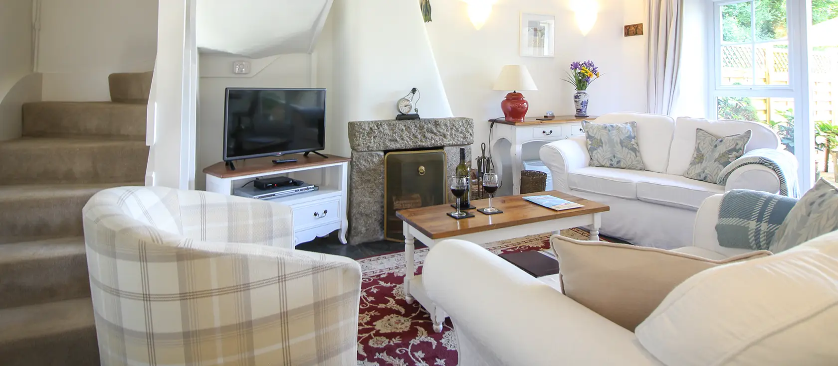Francis Cottage, Crackington Haven is a characterful three-storey retreat with stunning sea views throughout. This cosy cottage blends original features with modern comfort, offering the perfect base for exploring North Cornwall's dramatic coastline.