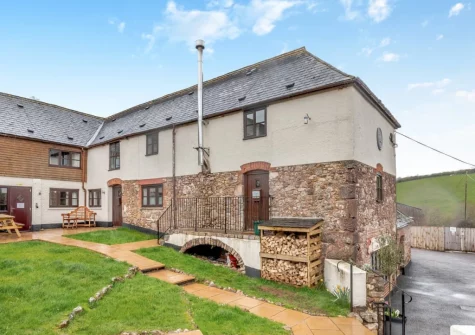 Freedom at Ashcombe Cottages is a charming countryside retreat, sleeping up to eight guests in three beautifully appointed bedrooms