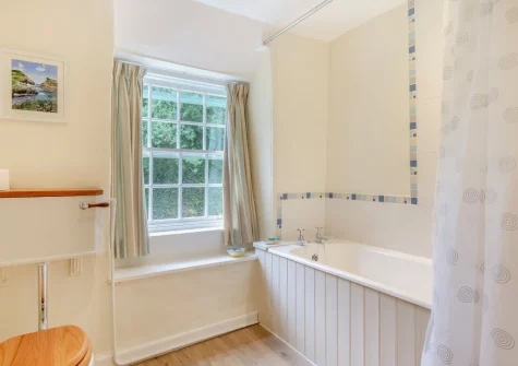 The bathroom at Frogapits, Boscastle