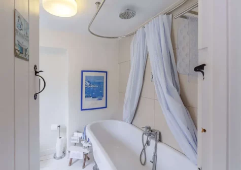 The bathroom at Frogwell Cottage, Brixham