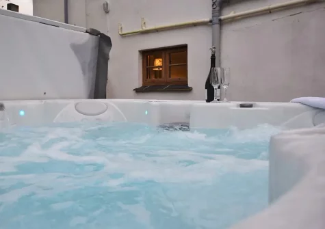 The hot tub at Fursdon Farmhouse, Iddesleigh