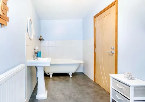 The bathroom at Gallantry Bower, Higher Clovelly