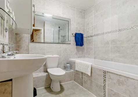The bathroom at Galleons Rest, Charlestown