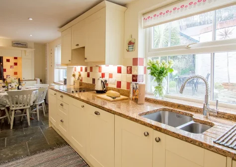 The kitchen at Gargoyle Cottage, St Agnes