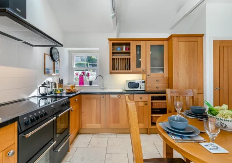 The kitchen & dining area at Gartree Cottage, Polruan