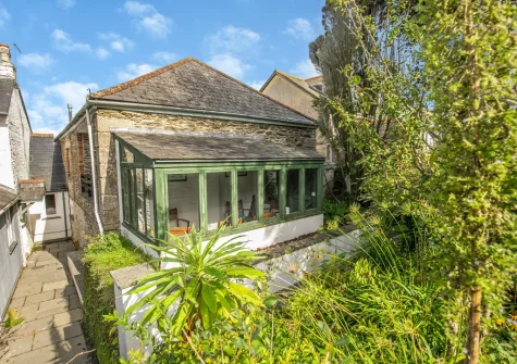 The enclosed terraced garden at Gartree Cottage, Polruan