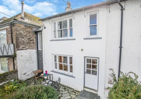 Gartree Cottage is a charming seaside cottage in a quiet position just a hundred yards from the water's edge in Polruan