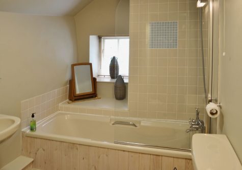 The bathroom at George's Cottage, Bucks Mills