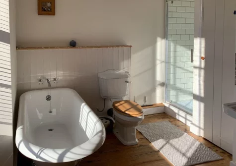 The bathroom at Gewans Farm Cottage, Tregorrick