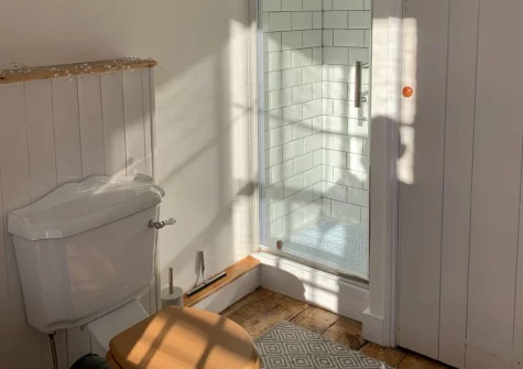 The bathroom at Gewans Farm Cottage, Tregorrick