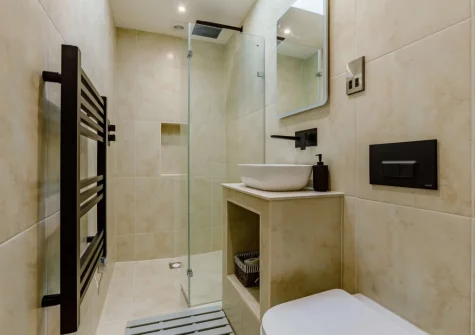 Beedroom #1 en-suite shower room at Gidcott Cottage, Gidcott