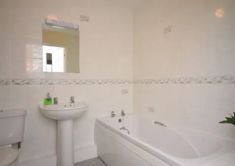 The bathroom at Gifford Close Bungalow, Hartland