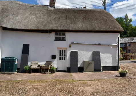 Glimsters Cottage is a lovely thatched cottage which has been sympathetically restored to uncover much of its original charm & character