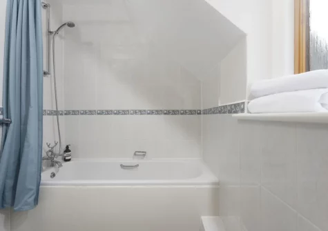 Bedrom #1 en-suite bathroom at Godolphin at Roserrow, Polzeath