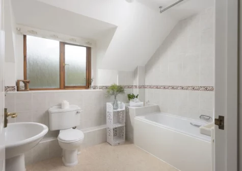The first floor bathroom at Godolphin at Roserrow, Polzeath