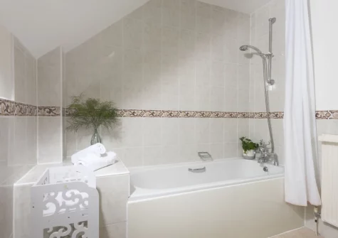 The first floor bathroom at Godolphin at Roserrow, Polzeath