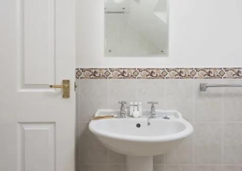 The first floor bathroom at Godolphin at Roserrow, Polzeath