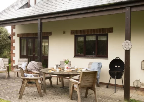 The patio, barbecue, alfresco dining area & garden at Godolphin at Roserrow, Polzeath