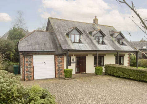 Godolphin is a wonderful four-bedroom holiday home nestled within the tranquil beauty of the Roserrow estate inPolzeath
