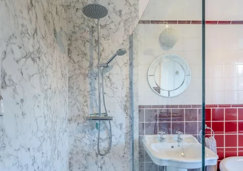 Bedroom #4 & #5 Jack 'n Jill bathroom at Goodamoor, Bideford