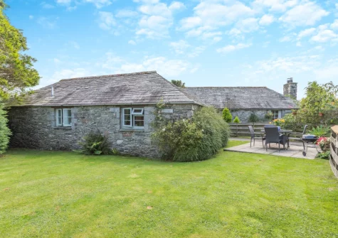 The front patio, alfresco dining area & lawned garden at Goosehill at Penrose Burden, St Breward