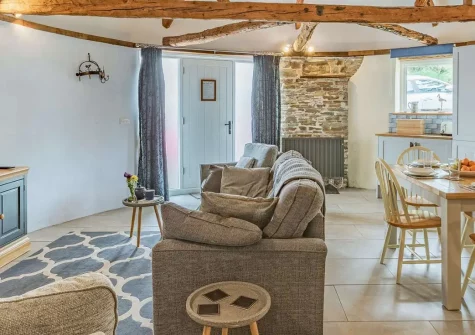 Grace Barn At Grace Hill is a charming cottage with direct footpath access. Featuring two spacious bedrooms and traditional character, it's positioned for exploring Devon and Cornwall attractions making it deal for families seeking holiday memories.