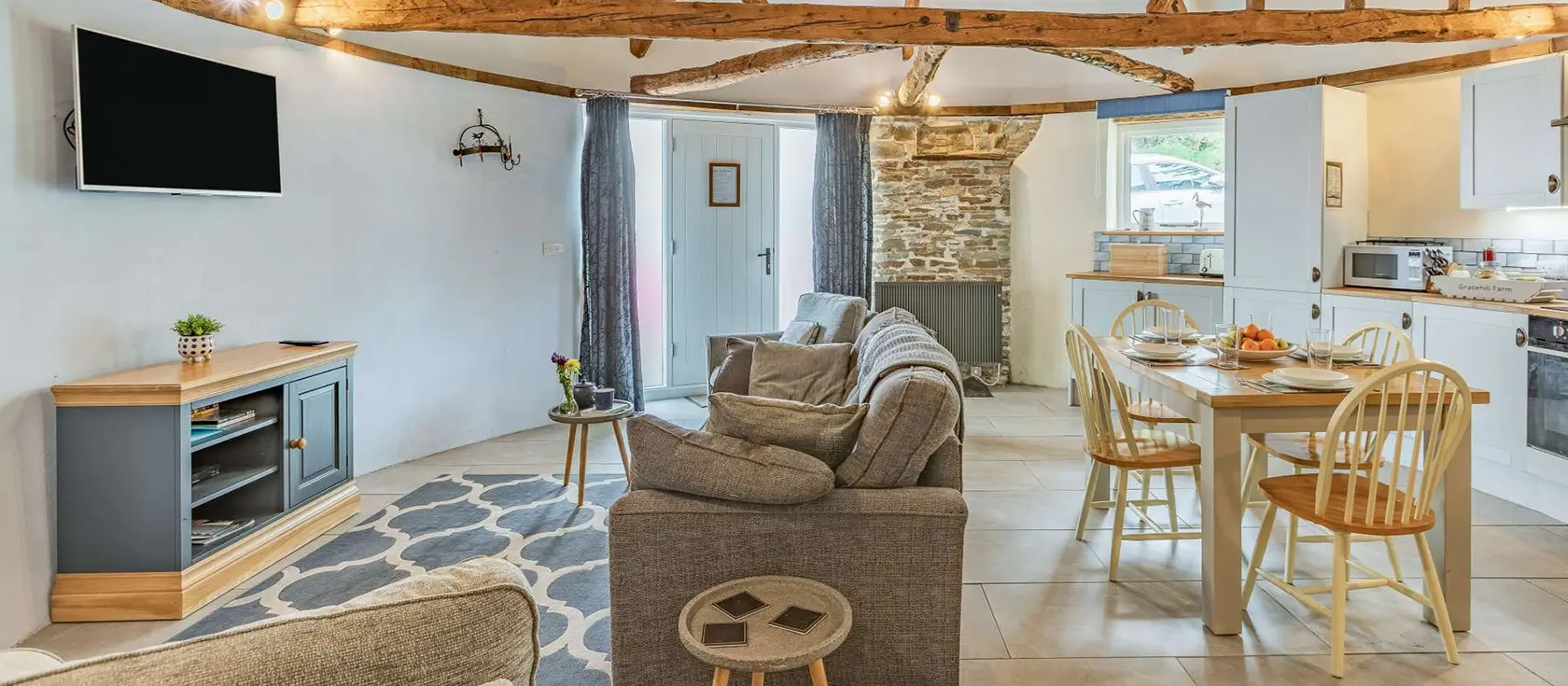 Grace Barn At Grace Hill is a charming cottage with direct footpath access. Featuring two spacious bedrooms and traditional character, it's positioned for exploring Devon and Cornwall attractions making it deal for families seeking holiday memories.