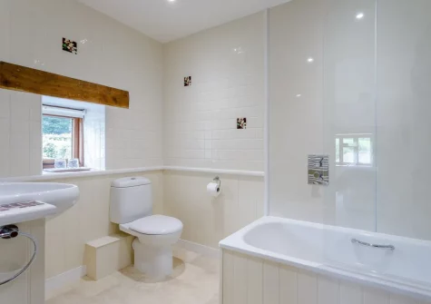 Bedroom #1 en-suite bathroom at Gracious Ford Farm, Oakford