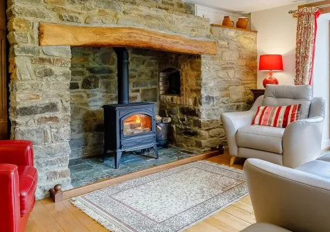 Gracious Ford Farm, Oakford is a magnificent restored five-bedroom farmhouse sleeping 10 guests in comfort, set within 240 acres of tranquil countryside. Enjoy dedicated games room, dual lounges with warming wood burners, and extensive gardens.