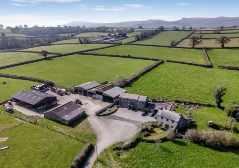 Grampys Barn is a stunning retreat on the edge of Bodmin Moor, perfect for walkers & central location for exploring the county