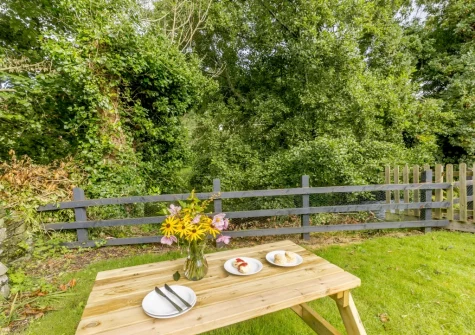 The garden & alfresco dining area at Granary Cottage, Swimbridge