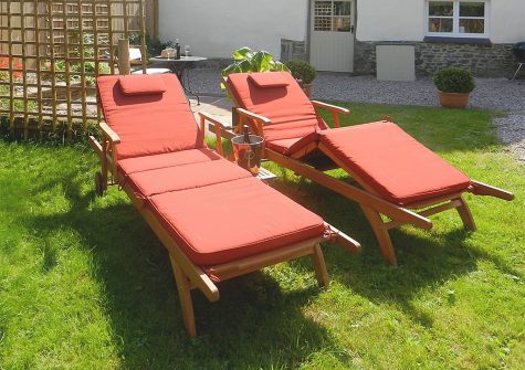 The garden & patio at Granny McPhee's Cottage, Chilla