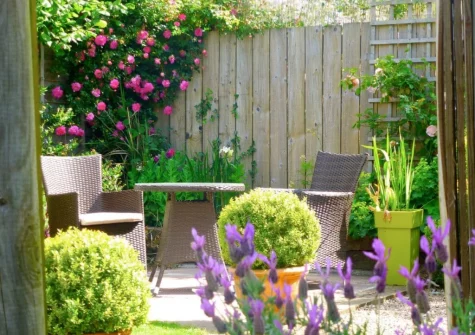 The patio, alfresco dining area & enclosed garden at Granny McPhee's Cottage, West Chilla