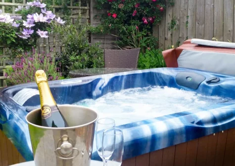 The hot tub at Granny McPhee's Cottage, West Chilla