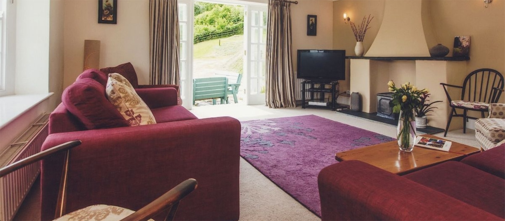 Great Horner, Halwell is a house and self-contained cottage offering eight bedrooms & seven bathrooms for 20 guests. Spacious comfortable upside-down accommodation. Gardens, swings & play barn onsite with crazy golf near South Hams Area of Outstanding Natural Beauty & beaches.