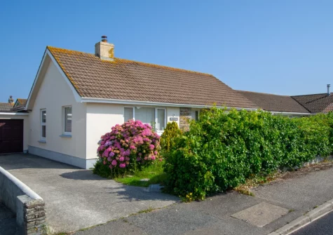 Gull Cottage is within walking distance of the sprawling South West Coast Path & a scattering of sandy beaches