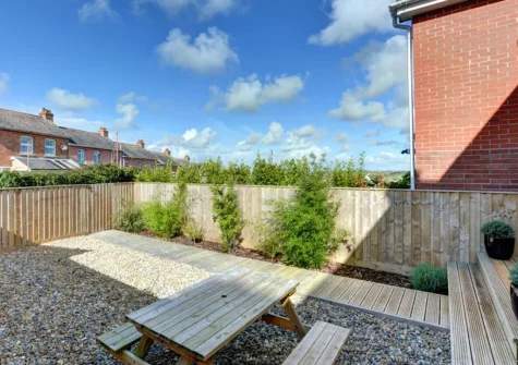 The alfresco dining area & garden at Gull Rock, Padstow