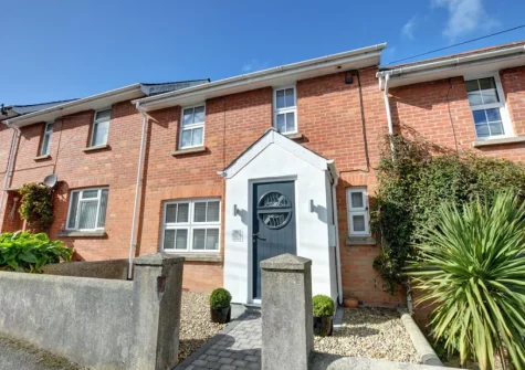 Gull Rock is a stylish, two-storey cottage, located in the bustling fishing port town of Padstow