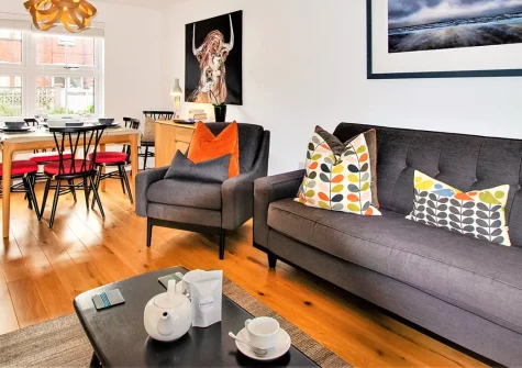 Gull Rock, Padstow is a stylish 2-bedroom cottage at the heart of a charming fishing town. Enjoy sleek interiors, a tranquil conservatory, a peaceful garden, and wonderful proximity to independent shops, bakeries, and the scenic harbour.